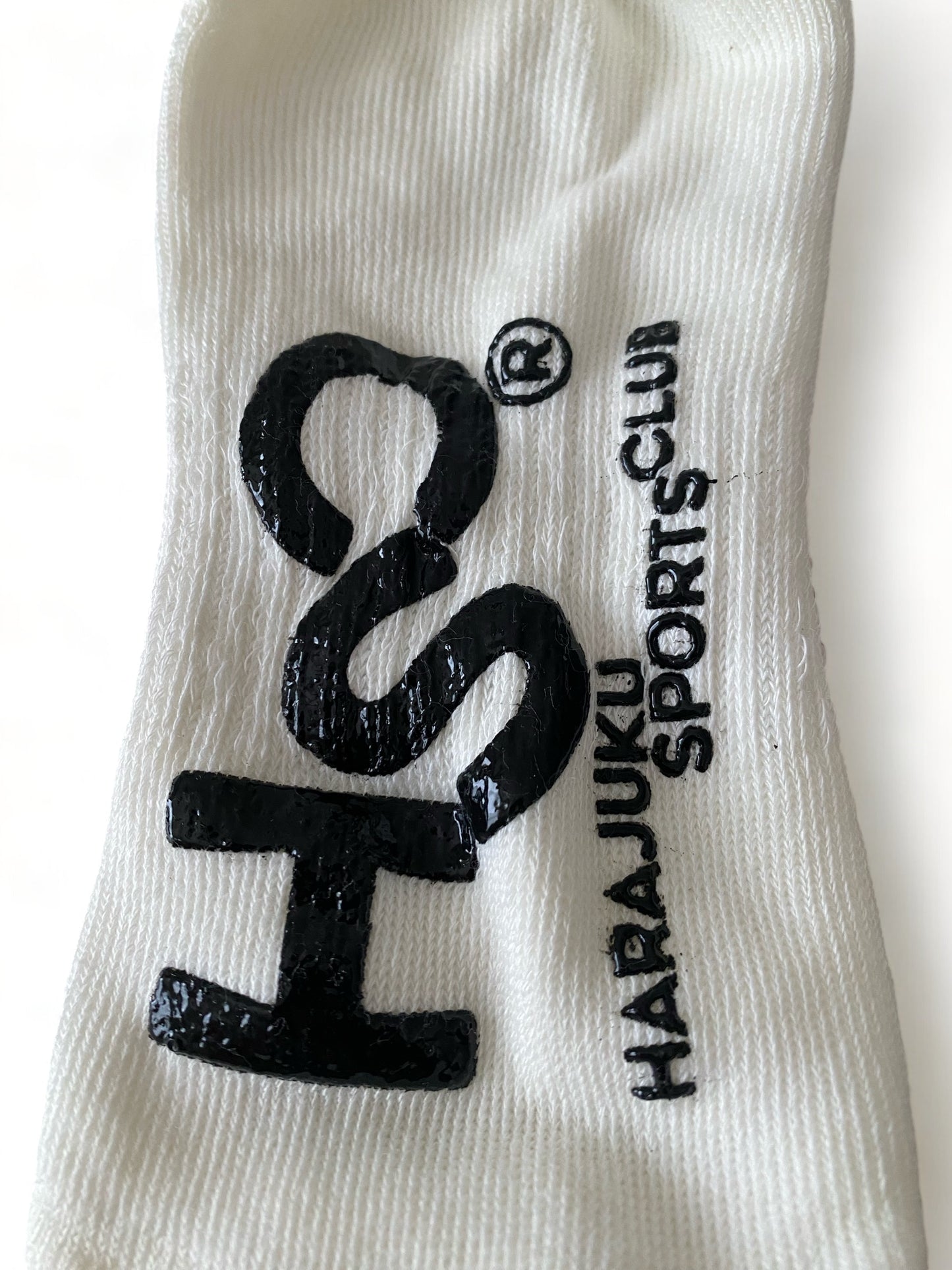 HSC® LOOSE SOCKS WITH A LARGE HSC® MARK PRINTED ON THE SOLES / LET'S SCRUNCH THEM DOWN!